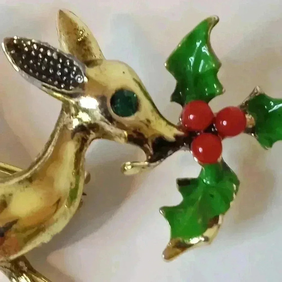 Leaping Reindeer w Holly Vintage Christmas Holiday Brooch Pin - Picture 2 of 4